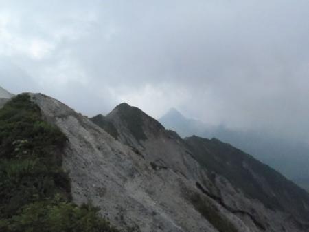 奥にとんがってみるのは槍ヶ峰か！？
