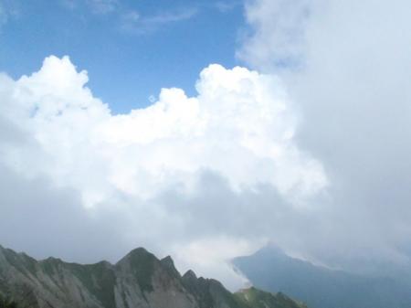 夏の入道雲が顔を出した