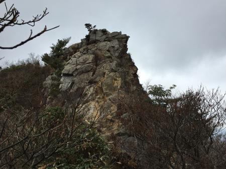 岩場と鎖