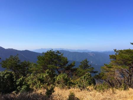 伊勢辻山からは西側の展望がひらける