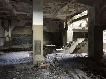 駅廃墟地下