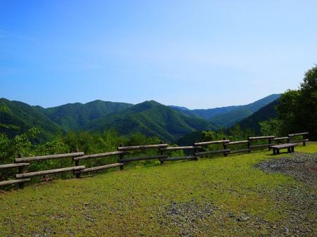 ここは展望も良いし、ベンチで一度休憩をとることにした