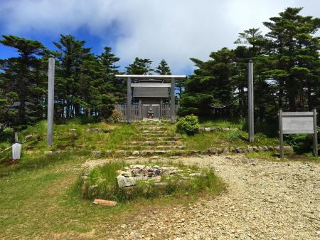 ここが弥山の山頂だけど弥山頂上とはどこにも書いていない