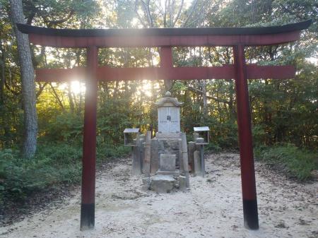 鳥居（墓石）