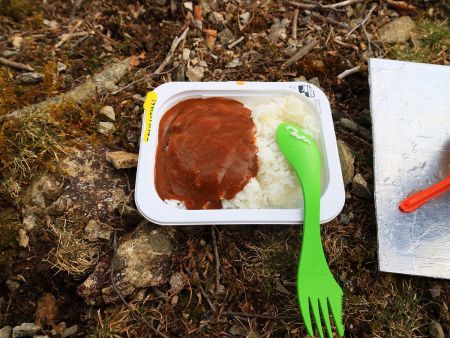 山で食べるカレーはやっぱ美味しい。LEEのカレーは好きなので余計に美味しさを感じた