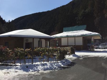 観音峰登山口。ここまでノーマルタイヤでこれた