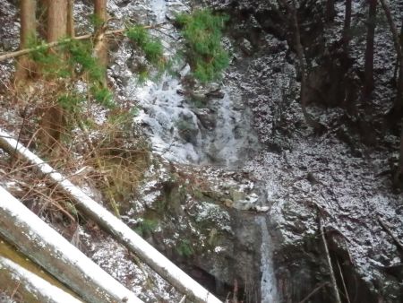 一の滝に到着。氷瀑になってるけどとけてきている