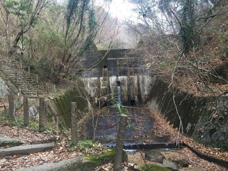 くろんど園地直下の堤防