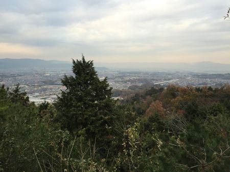 展望デッキからは八幡市や京都方面が望める