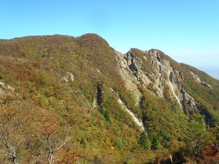 今度は尾根道で登ってもいいかもって思う稜線だな