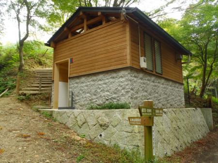 林道から高城山展望台