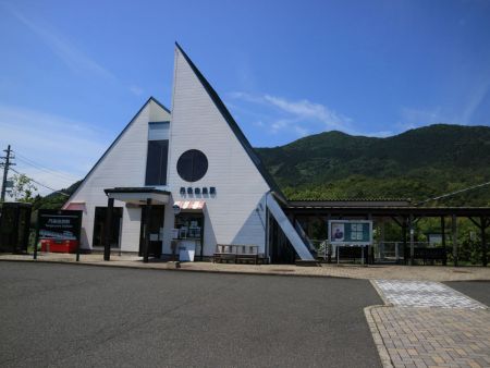 丹後由良駅からスタート。無料の駐車場があった
