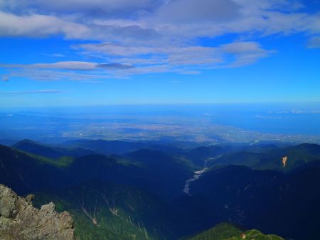 山頂からは富山市街や日本海までも一望することができた