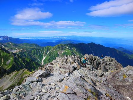 さて、山頂でゆっくりしたので下山開始