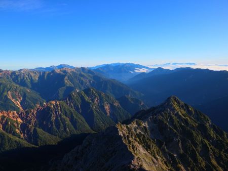 こっち側は白馬とか後立山方面なはずだけど、よくわからないや