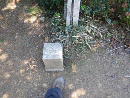 養老山山頂三角点を撮影しておく。三角点の撮影は記念だね