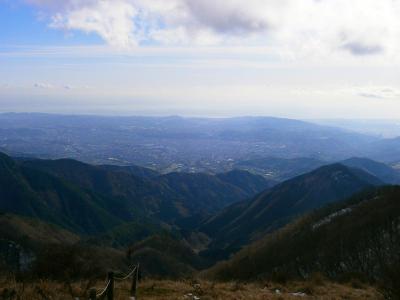 山頂から見る秦野市内だけど、マジでこれ夜景を撮影してみたい！ただ、テントも張れないので山荘に泊まるか日帰りするしかないのかも