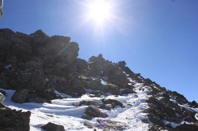快晴だ！迫力ある岩。さすが3000m級の山