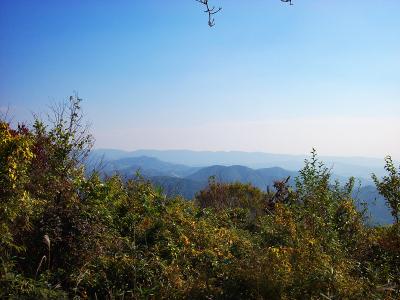 山頂からは裏六甲あたりかな？少しだけ展望があった