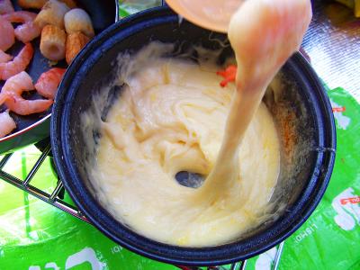 チーズがとろけてる。このチーズがなくなるまで削り取って食べた
