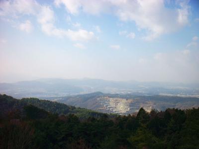 向こう側は川西市から北にいった付近だと思われる