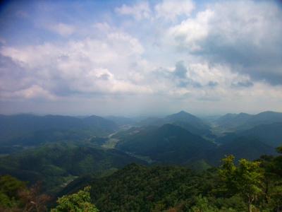 中央の高い山はやっぱ虚空蔵山っぽい感じがする