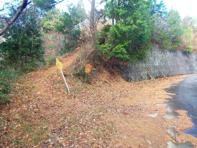 ここを左に行ってしまいそうだが金毘羅山の方向は反対側