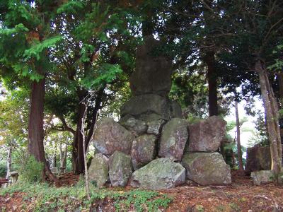 これが男山山頂かな！？石碑がたっているだけでプレートも何もなかったけどね