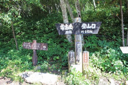 常念小屋まで5.7km。このうち2/3はなだらかな登りだが、ラストの1/3がキツイ