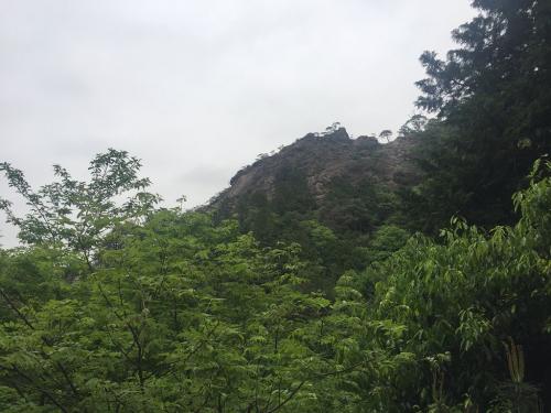 この見えている岩を登る