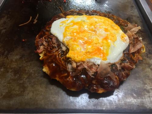 帰りに立ち寄ったお好み焼き屋で食事をして帰る。ここのお好み焼き屋美味しい！！恵（食べログ）