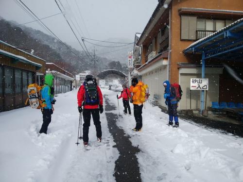 さあ出発です～雪がちょいマシになってきた