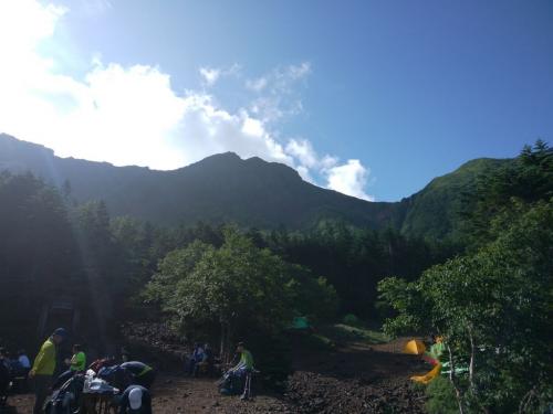 昨日はガスガスだったけど、この日は行者小屋から稜線がハッキリ見える