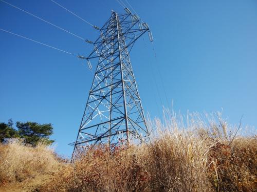 途中で鉄塔がありました
