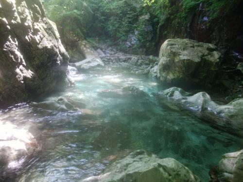 霞んでるけど、ここも綺麗な水