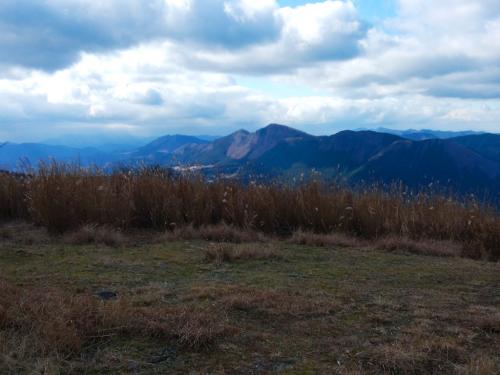 西側は倶留尊山が少し遠くに感じるけどよく見える。