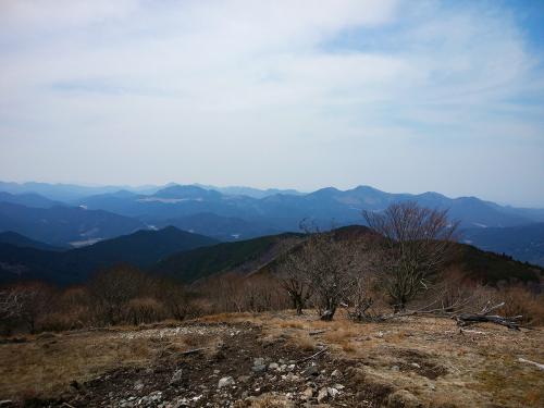 360度パノラマなのでいろんな方面の眺望を撮ってみる。周りは全部山